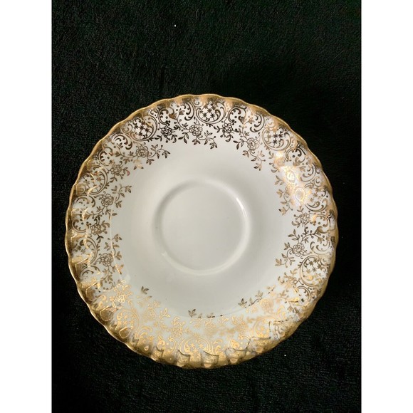 Royal Albert 4235 Gold & White Teacup & Saucer Bone China Gold Footed England - Picture 6 of 7